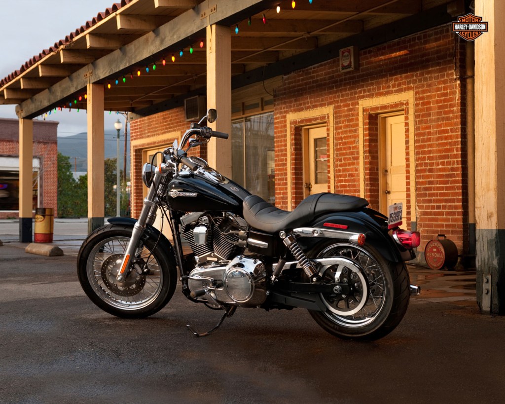 Picture of: Harley-Davidson FXDC Dyna Super Glide Custom Review